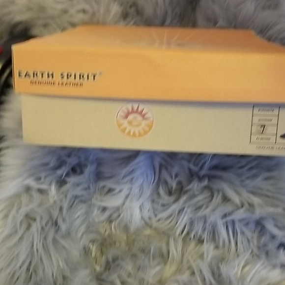 Boots - Picture 5 of 6